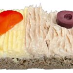 Bio-Vollkornbrötchen mit Thunfisch- und Eiaufstrich.