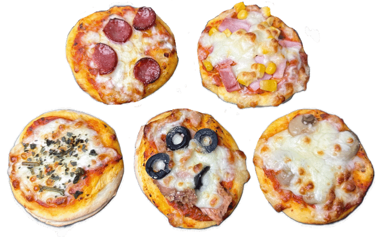 Mini-Pizza – kleine italienische Klassiker aus hochwertigem Mehl, auf Semola geknetet und mit selbstgemachter Tomatensauce belegt. Erhältlich in fünf Sorten: Salami, Schinken-Mais, Champignon, Thunfisch und Margherita. Ideal als Fingerfood für jede Feier.