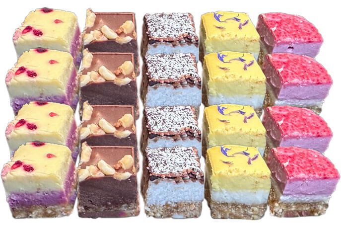Petit Fours vegan – 20 Stück kleine Kunstwerke, vegan, glutenfrei, laktosefrei und zuckerfrei. Sorten: Maracuja-Zitrone, Himbeere, Erdbeer-Vanille, Kokos-Schoko, Nougat & Pistazie. Edle, handgefertigte Köstlichkeiten ohne Sünde und ohne Allergene.