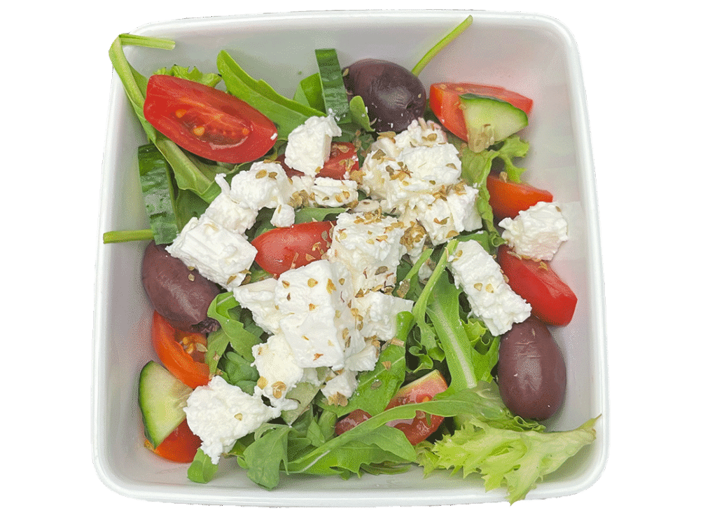 Salat griechisch mit Feta – Griechischen Salat bestellen in Wien: einzelne Portion mit cremigem Fetakäse, Oregano, Tomaten, Gurken und original griechischen Kalamata-Oliven. Frisch zubereitet, leicht und ideal für Catering, Buffet oder als gesunder Snack.