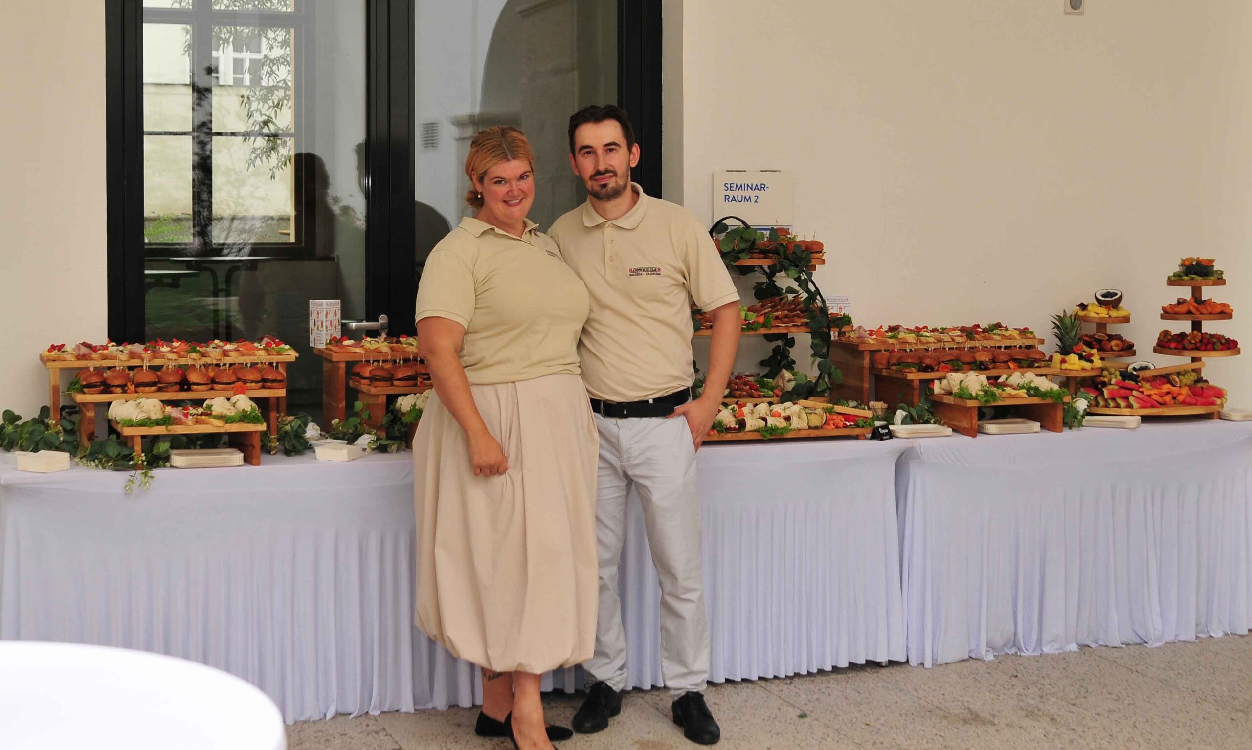 Szilvia und Stefan führen das Sandwich Haus mit viel Herz, Erfahrung und einem klaren Anspruch: ehrliches Business-Catering, frisch gekocht und persönlich betreut.