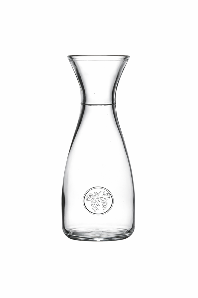 Elegante Wasserkaraffen zur Miete – ideal für Business Catering, Meetings und Firmenevents. In unserem Shop finden Sie hochwertige Catering-Leihware wie Teller, Gläser und Karaffen, professionell gereinigt und einsatzbereit geliefert.